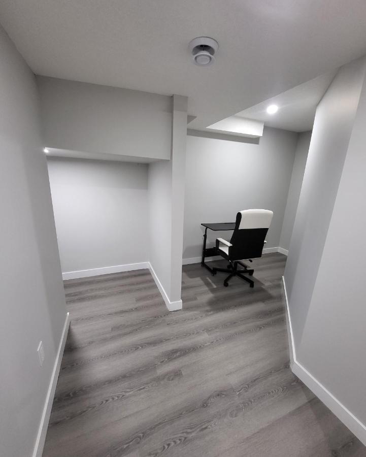 Luxury Suite In Calgary Nw YYC Exterior foto
